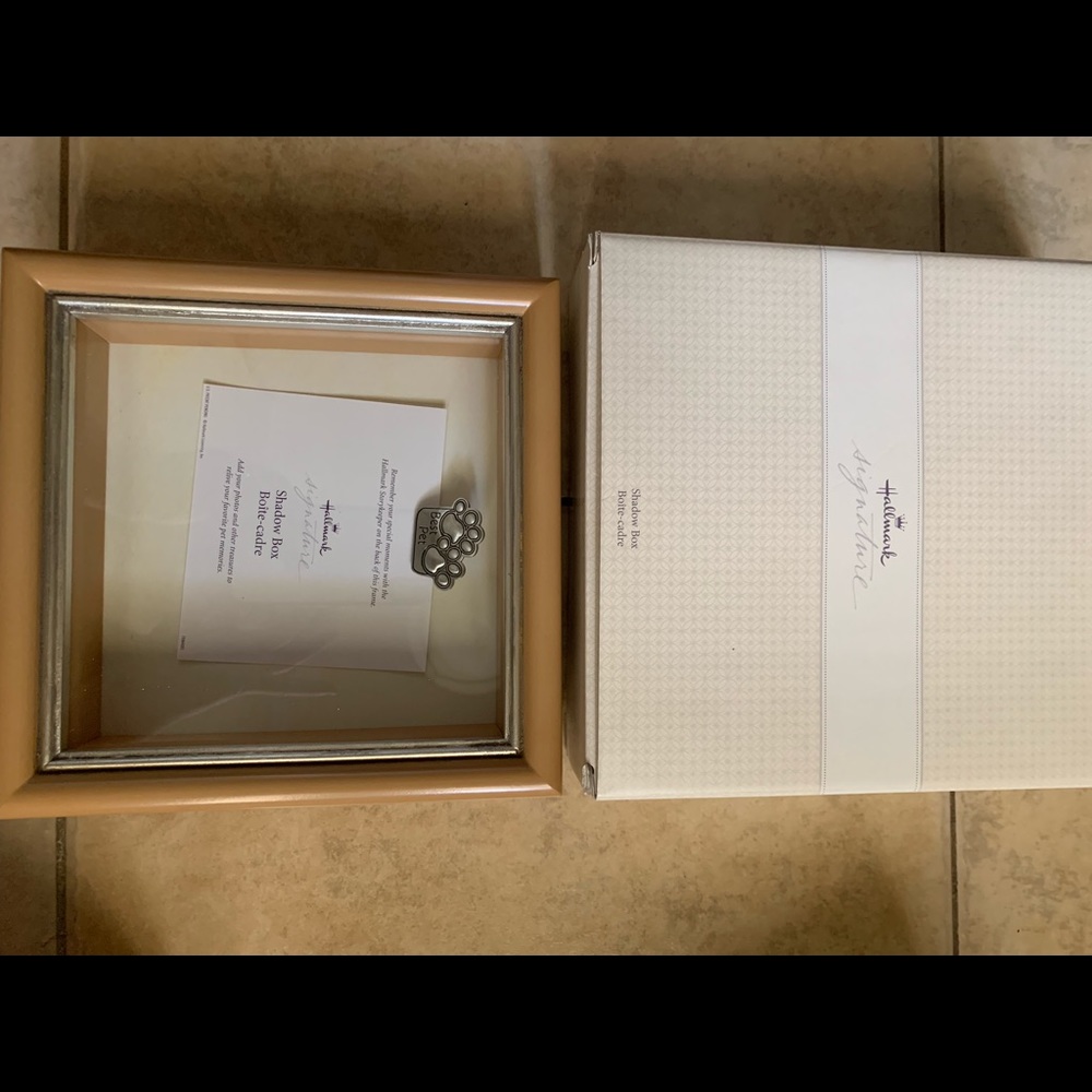 Hallmark shadow box dog design